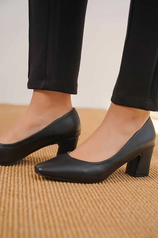 HEELED PUMPS