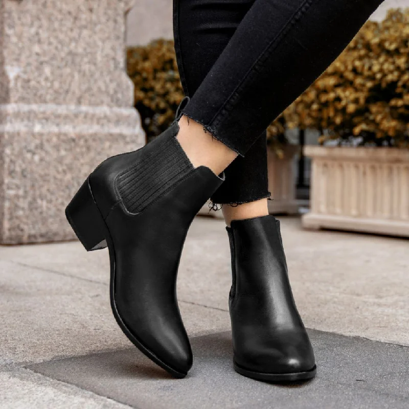 womens-dreamer-bootie-black