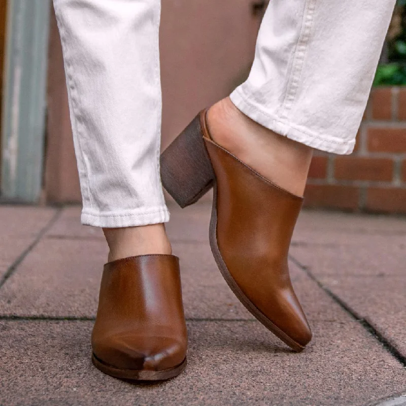 womens-summer-leather-mule-brandy